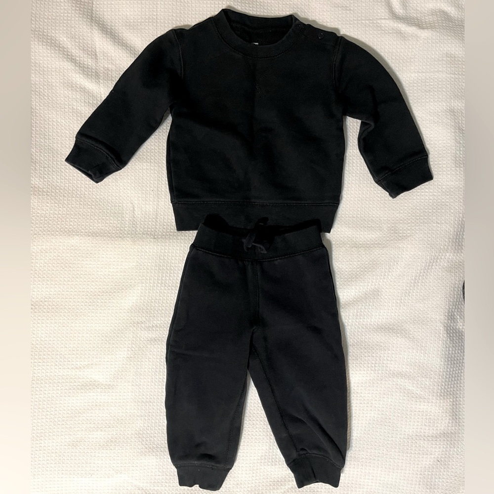 Primary Clothing Baby Cozy Sweatshirt and Baby Cozy Joggers.